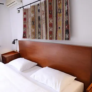 Hoja Tirana